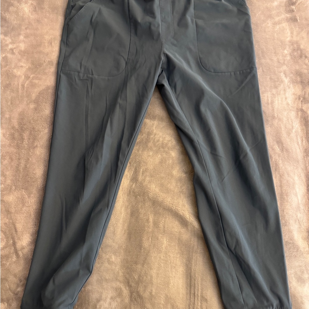 Vuori Sunday Joggers - Size L - Grey - Picture 6 of 6